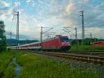 101 052-9 zieht hier abends den AZ 13307 von Berlin nach Triest durch Saalfeld. (09.06.2010)